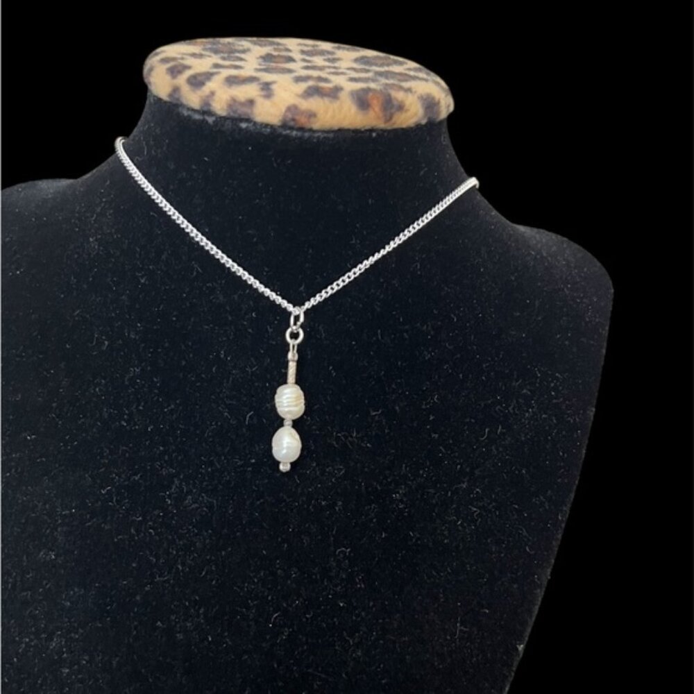Elegant rice  Pearl pendant and silver plated Necklace
